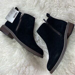 NIB Crown Vintage Gorgie Black Suede Ankle Booties - Size 9W